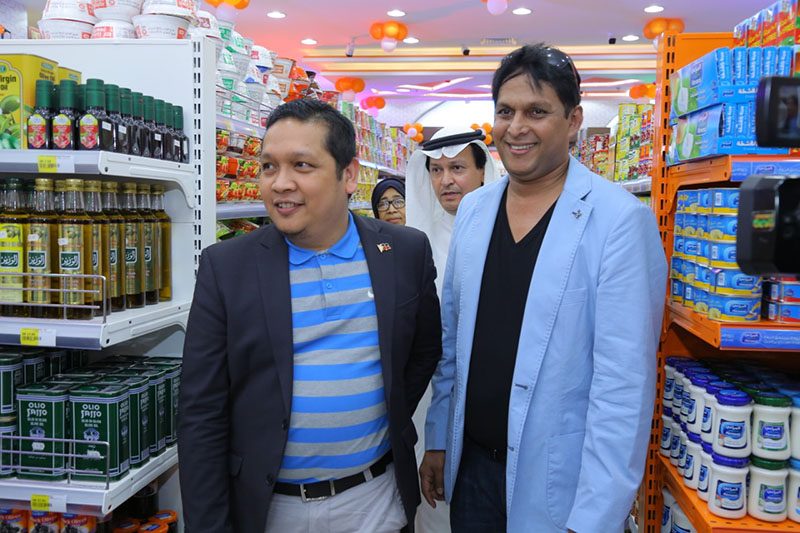 Kabayan leadership touring a newly opened store